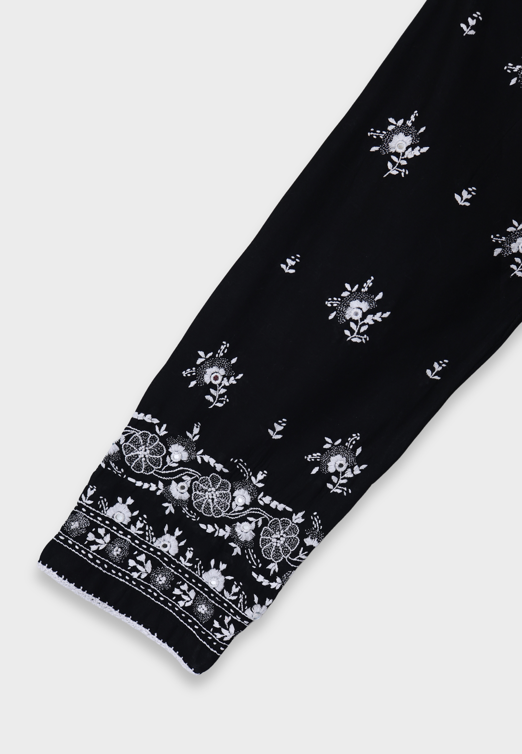 Floral Noir - Image 4