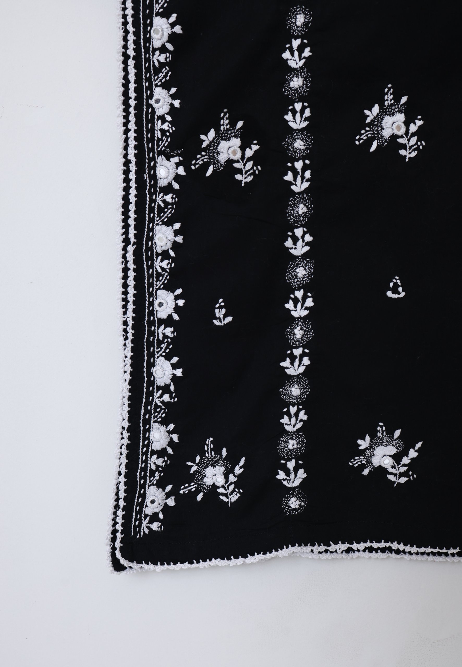 Floral Noir - Image 7